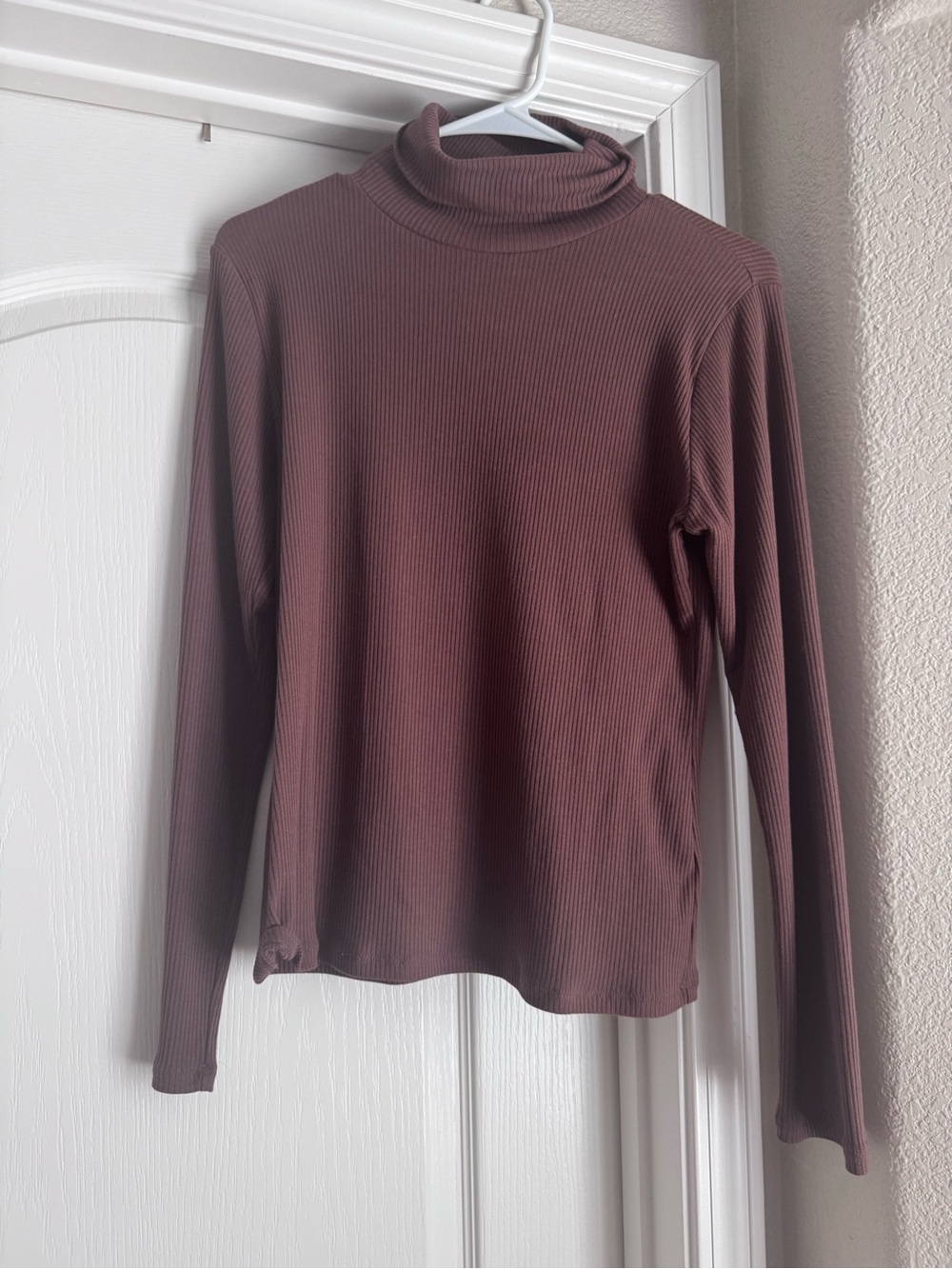 Old Navy Ribbed Long-Sleeve Turtleneck in Mauve Brown